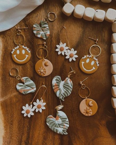 Boho Polymer Clay Earrings, Sunflower Clay Earrings, Summer Clay Earrings, Earrings Business, Boho Clay Earrings, Diy Resin Earrings, Amazing Saturday, Boho Jewelry Diy, Earring Inspo