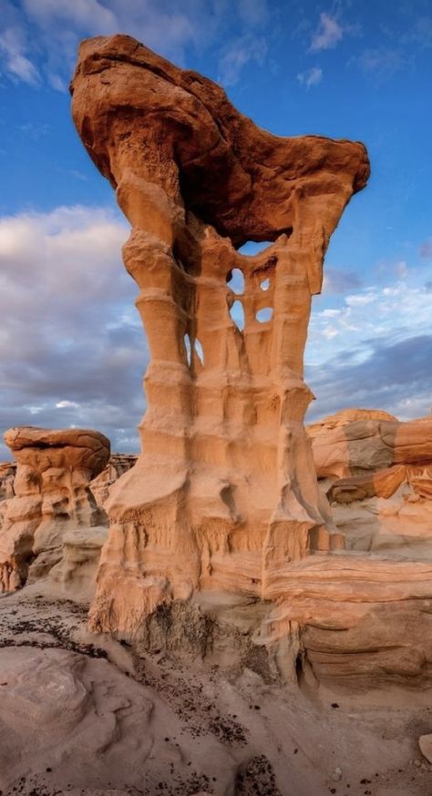 Desert Diorama, Utah Parks, Geology Rocks, Landscape Elements, Scenery Background, Boat Painting, Alien Worlds, Up Book, Beautiful Castles