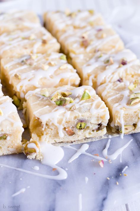 Lemon Pistachio Dessert, Pistachio Blondies, Florida Party, Lemon Pistachio, Fudgy Chocolate Brownies, Pistachio Dessert, Pistachio Recipes, Lemon Glaze, Glaze Recipe