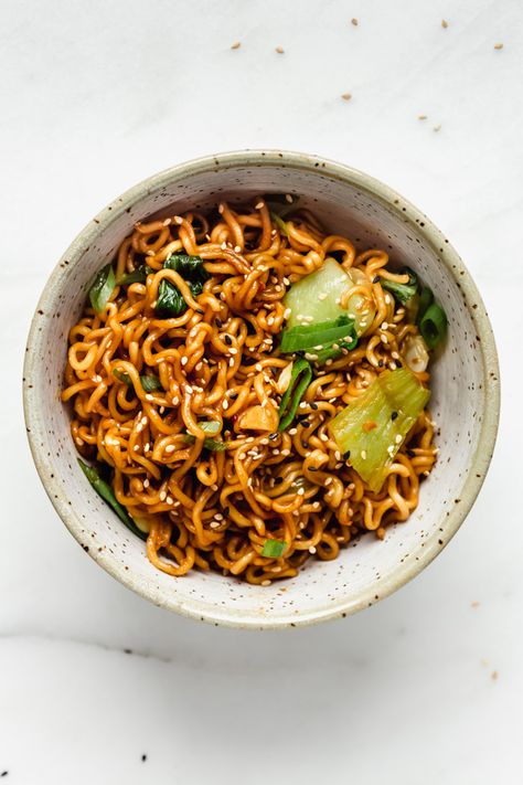 Ramen Noodle Stir Fry, Easy Asian Noodles, Healthy Ramen, Vermicelli Recipes, Ramen Stir Fry, Noodle Stir Fry, Quick Easy Vegan, Vegan Ramen, Ramen Noodle