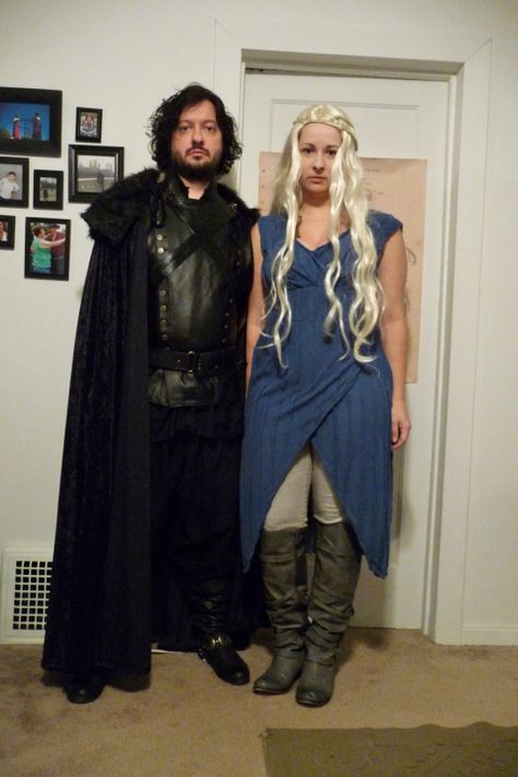 Daenerys And Jon Snow Costume, Jon Snow And Daenerys Costume, Game Of Thrones Couples Costumes, Lesbian Halloween, Khaleesi Costume, Jon Snow Cosplay, Snow Costume, Jon Snow Costume, Daenerys Costume