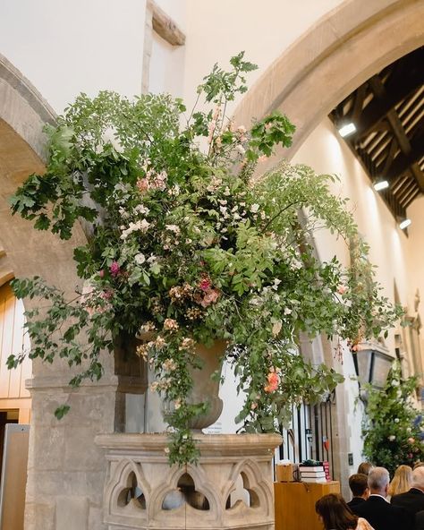 Fran Smith | UK wedding florist (@limewoodflowers) • Instagram photos and videos Flower Arch, Ceremony Flowers, English Garden, Uk Wedding, Floral Style, Wedding Florist, Florist, Arch, Photo And Video