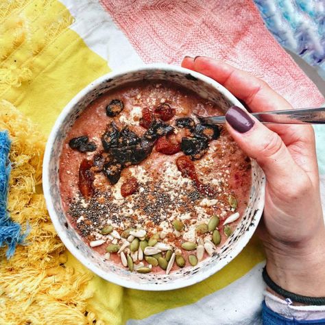 If you’re a practicing yogi, or even if you just like to do a few asanas in the morning, there’s no doubt that breakfast is hugely important. Breakfast is the first meal of the day, during which we prime our metabolism and introduce healthy foods (hopefully!) into our body after an extended period of eating nothing. This article will describe some of the best ideas for developing a healthy yoga breakfast.  Yogic Healthy Breakfast The most basic tip from Ayurveda would be to eat for your d Yogi Diet, Eat Before Workout, Homemade Breakfast Recipes, Menu Sarapan Sehat, Healthy Breakfast Ideas, Resep Diet, Homemade Breakfast, Plant Based Nutrition, Breakfast Menu