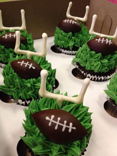 Sports Treats, Shaped Cupcakes, Football Desserts, Adorable Cupcakes, Football Treats, Food Sides, Football Cupcakes, Football Party Foods, Football Snacks