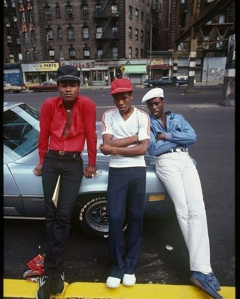 The Old NY on Instagram: “Broadway between 125th & 126th Streets, Manhattan. 1981. 📷: Laura Levine @lauralevinepix ========================== Follow us for more!…” Jamel Shabazz, 80s Hip Hop, 90s Hip Hop Fashion, Real Hip Hop, Evolution Of Fashion, 90s Hip Hop, Estilo Hip Hop, Street Culture, Hip Hop Culture