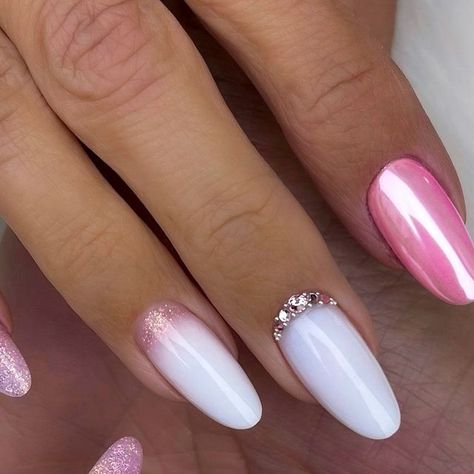 ℕ𝕒𝕚𝕝𝕤 𝕓𝕪 𝔸𝕓𝕚𝕘𝕖𝕝 💅🏼 on Instagram: "#hirdetés Princess nails 👸💝🌸🎀 @crystalnailshu |   Felhasznált anyagok:  •Xtreme Fusion Acrylgel Renewed white •HF05 •Sens ChroMirror Deluxe - Galassia •Sens Aurora decor&builder gel - Peach pink •Nova crystals  •Mini szórógyöngy - Ezüst  •Cool Top Gel Original" Milky White And Pink Nails, Crystals On Nails, Princess Nails, Unghie Nail Art, Aurora Nails, Milky Nails, Builder Gel, Peach Pink, Pink Nails