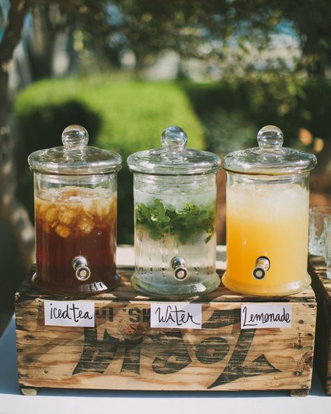 hydration stations non alcoholic water tea lemonade Wedding Reception Food Stations, Backyard Party Food, Lemon Wedding Invitations, Deco Champetre, Donut Bar, Rustic Wedding Decorations, Reception Food, Tropical Wedding Invitations, Wedding Reception Food