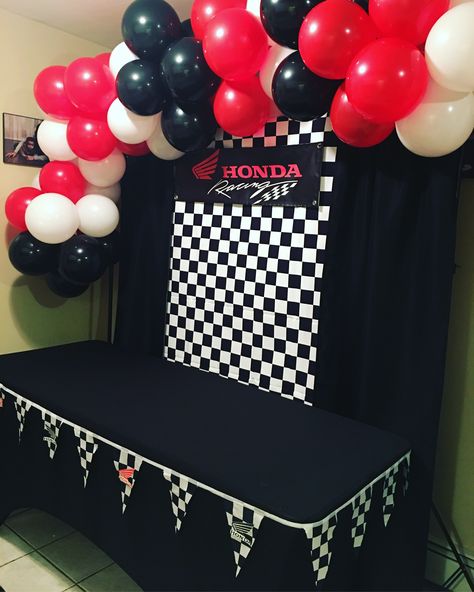 Honda Birthday Party Ideas, Camaro Birthday Party Ideas, Honda Themed Birthday, Tokyo Drift Birthday Party, Moto Birthday Party, Bolo Motocross, برق بنزين, Motocross Birthday Party, Skateboard Birthday Party