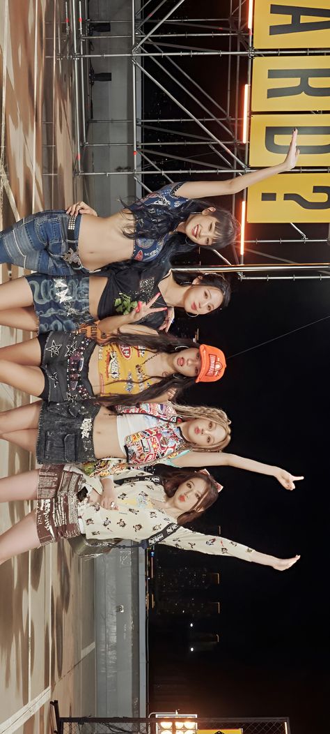 #Gidle #Wallpaper Gidle Desktop Wallpaper, Gidle Background, G I Dle Wallpaper, Pop Wallpaper, K Pop Wallpaper, Tablet Wallpaper, Kpop Kdrama, Group Photos, G I Dle