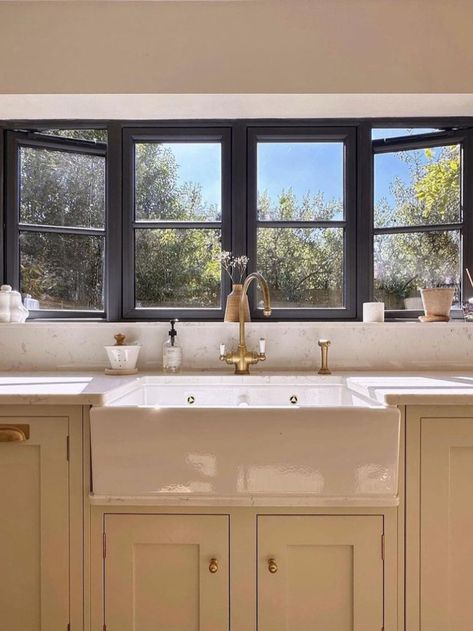 It gives us a huge sense of pride to see our sinks in your homes. With cabinetry painted in @farrowandball Shaded White and walls in School House White, Becky of @berdbox (on Instagram) timeless kitchen features our apron fronted Shaker double bowl sink along with the @perrinandrowe aged brass Polaris 3-in-1 instant hot tap and rinse. Double Sink Kitchen, School House White, Dividing Wall, Classic Kitchen Design, Sink Grid, Real Kitchen, House White, Timeless Kitchen, Double Bowl Sink