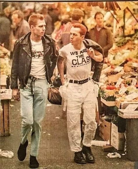 British Punk Fashion, The Future Is Unwritten, Paul Simonon, Skinhead Fashion, London Streets, 70s Punk, British Punk, Hardcore Music, Punk Men