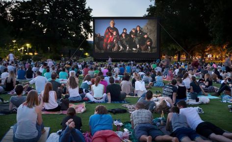 Cinema Movie Theater, Movie In The Park, Outdoor Movie Theater, Outdoor Date, Movie Screen, Cinema Movies, Outdoor Movie, Welcome To The Jungle, Free Things To Do