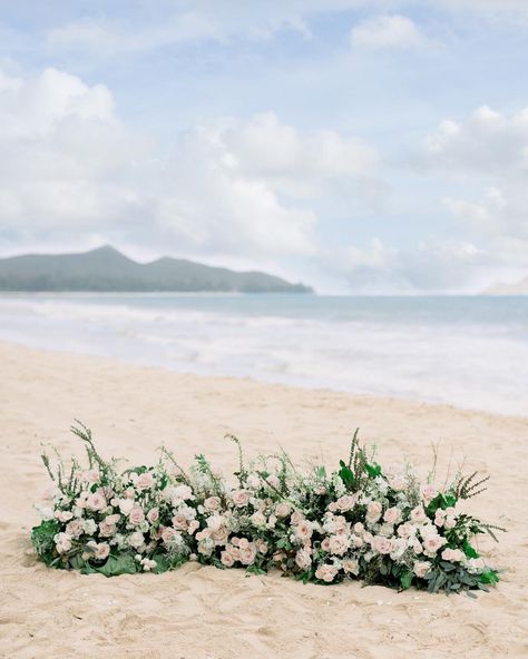 Designs by Hemingway on Instagram: “CEREMONY FLORAL ALTARS | taking our floral blooms to the beach for this ceremony beach wedding!! . . Florals/ styling @dbhemingway…” Beach Ceremony Flowers, Beach Wedding Florals, Elope In Hawaii, Coastal Weddings, Beach Floral, Hawaii Elopement, Beach Ceremony, Beach Shoot, Coastal Wedding