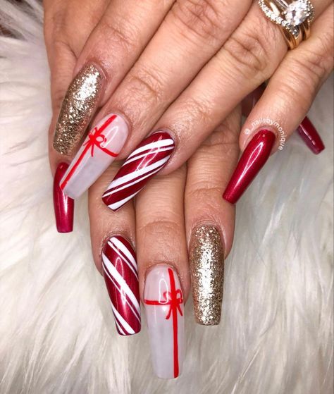 Gender Reveal Nails, Red And Gold Nails, Red Christmas Nails, Plaid Nails, Daisy Nails, Sweater Nails, White Acrylic Nails, Glamorous Nails, Christmas Nails Acrylic