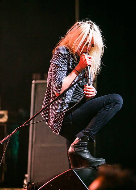 Alison Mosshart of The Kills performs in concert at Majestic Theater... News Photo - Getty Images Rocker Aesthetic, The Kills, Alison Mosshart, Majestic Theatre, Southern Rock, Digital Asset Management, Detroit Michigan, Rocker, Theater