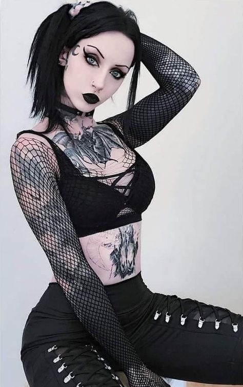 Jessica Fox, Dark Beauty Fashion, Gothic Punk Fashion, Leather Dress Women, Dark Beauty Photography, Goth Model, Tattoed Women, Gothic Models, Alt Girls