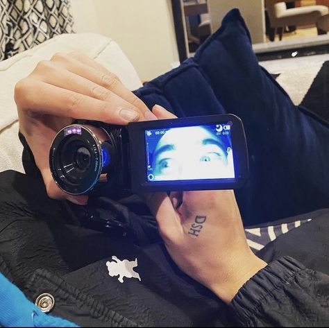 5SOS UPDATES! on Twitter: "Ashton on IG: @Calum5SOS doing calum stuff… " Calum 5sos, Jet Black Heart, 5sos Memes, 5sos Pictures, Calum Thomas Hood, Ashton Irwin, Five Seconds Of Summer, Calum Hood, 1d And 5sos