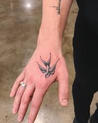 Bird Hand Tattoo, Sparrow Tattoo Design, Bird Tattoo Meaning, Tatuagem Masculina Pequena, Sparrow Tattoo, Bird Tattoo, Eye Tattoo, Hand Tattoo, Birds Tattoo