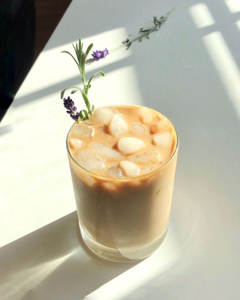 tuyen’s home cafe on Instagram: “yesterday i made a vanilla lavender latte from my homemade lavender syrup and im so amazed 💗👄💗 it tastes so good— my new favorite way to…” Vanilla Syrup For Coffee, Jasmine Dragon, Lavender Latte, Blueberry Tea, Peach Green Tea, Matcha Green Tea Latte, Vanilla Lavender, Coffee Ice Cubes, Peach Syrup