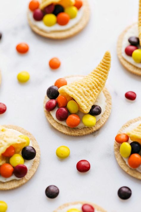 Edible Turkey Treats, Edible Thanksgiving Crafts For Kids, Thanksgiving Food Ideas Dinners, Thanksgiving Food Crafts For Kids, Thanksgiving Candy Crafts, Thanksgiving Turkey Crafts, Cute Thanksgiving Desserts, Thanksgiving Food Crafts, Thanksgiving Desserts Kids