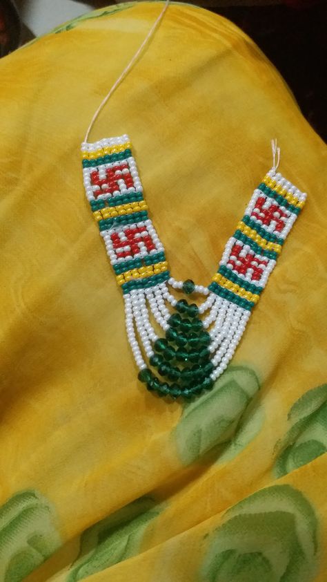 Bids Jewellery, Thakorji Mala, Thakorji Shringar, Moti Set, Hand Embroidery Letters, Chudidhar Neck Designs, Elephant Cross Stitch, Pearl Garland, Beaded Necklace Tutorial