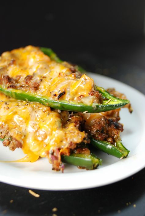 Queso & Ground Beef Poblano Peppers- use half the salt recommended and blanch peppers before hand Poblano Recipes, Poblano Peppers Recipes, Poblano Pepper, Chili Relleno, Vegan Casserole, Poblano Peppers, Stuffed Poblano Peppers, Taco Meat, Peppers Recipes