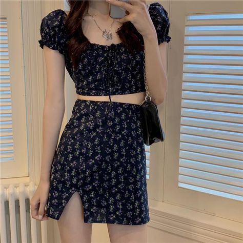 Material: Acrylic, CottonFeature: Lively, Refreshing, Mature, HarajukuMeasurements:Crop Top:S: Length:23cm/9.1in Bust:92cm/36.2in Sleeve:19cm/7.5inM:Length:24cm/9.4in Bust:96cm/37.8in Sleeve:19cm/7.5inSkirt:S: Length:38cm/15.0in Waist:64cm/25.2in Hips:85cm/33.5inM:Length:39cm/15.4in Waist:68cm/26.8in Hips:89cm/35.0inProcessing: 1-3 business days (email tracking after shipping)Shipping: USA:7-20 days; Everywhere else:10-25 daysFree Gift: Order over $40 will get free Socks; Over $80 get free Top. Moda Ulzzang, Kpop Dress, Womens Skirt Suits, Pakaian Feminin, Flower Skirt, Half Skirt, Extra Long Sleeves, Floral Mini Skirt, Ulzzang Fashion