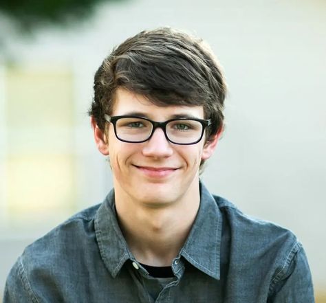 20 Nerd Hairstyles for Boys to Boost the Style Game – HairstyleCamp Nerdy Hairstyles Men, Nerdy Boys With Glasses, Nerd Hairstyles, Nerdy Hairstyles, Nerd Hair, Nerd Guy, Nerdy Boy, Professor Plum, Nerdy Guys