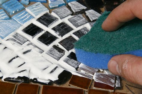 How to Do Mosaics in 10 Steps Mosaic Stained, Mosaic Madness, Mosaic Diy, Mosaic Projects, Mosaic Designs, Stained Glass Mosaic, Counter Top, Mosaic Patterns, Diy Projects To Try