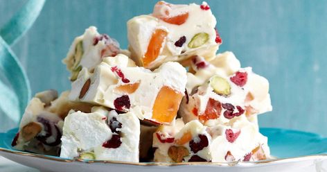 It doesn't need to be Christmas to enjoy this White Christmas Food, Christmas Rocky Road Recipe, Christmas Munchies, Easy Rocky Road Recipe, Christmas Rocky Road, Food Ideas To Make, Xmas Sweets, Christmas Food Ideas, Rocky Road Recipe