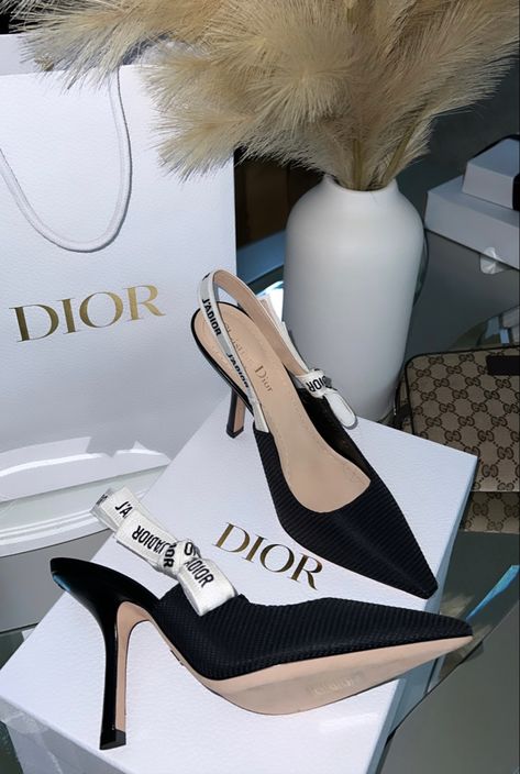 Dior Her, Dior Heels, Heels Aesthetic, Fashion Shoes Heels, Shoes Heels Classy, Pakaian Feminin, Heels Classy, Hype Shoes, Heel Slippers