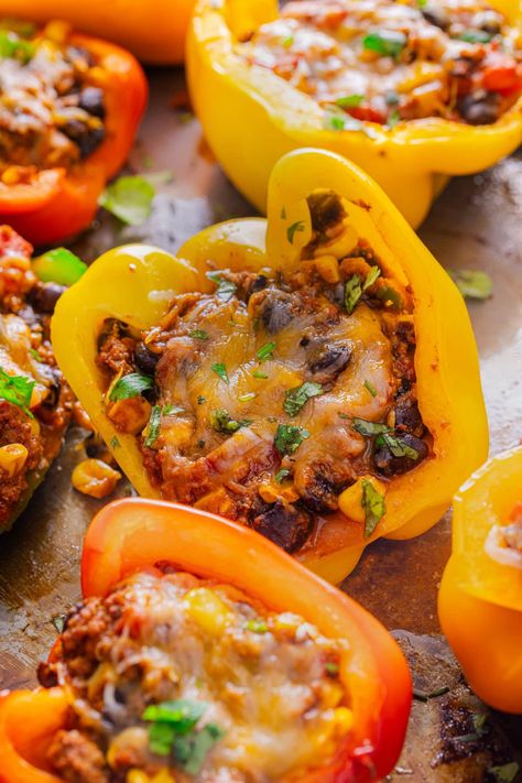 These Mexican Stuffed Peppers are a simple dinner that has a lot of flavor. The ground turkey pairs well with the tomatoes, spicy jalapenos, and beans. They are then covered in cheese and baked to perfection. Stuffed Peppers With Ground Turkey, Ground Turkey Stuffed Peppers, Mexican Stuffed Peppers, Spring Appetizers, Stuffed Peppers Turkey, Food Experiments, Inexpensive Meals, Filling Dinner, Sausage And Peppers