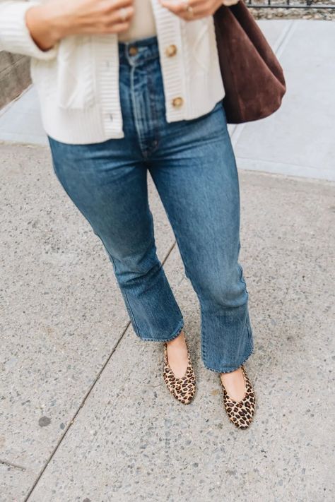 Leopard Trend 2024 - It's Casual Blog Cheetah Flats Outfit, Cheetah Shoes Outfit, Leopard Print Flats Outfit, Leopard Print Shoes Outfit, Leopard Flats Outfits, Leopard Shoes Outfit, Cheetah Shoes, Cheetah Flats, Turtleneck Under