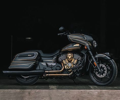 Zac Brown Custom 2019 Indian Chieftain Dark Horse | Indian Motorcycle Motorcycle Helmet, Indian Cycle, Motorcycle Tips, Diy Motorcycle, Ride On, Logo Vintage, Cafe Racers, Motorcycle Pictures, Motorcycle Types