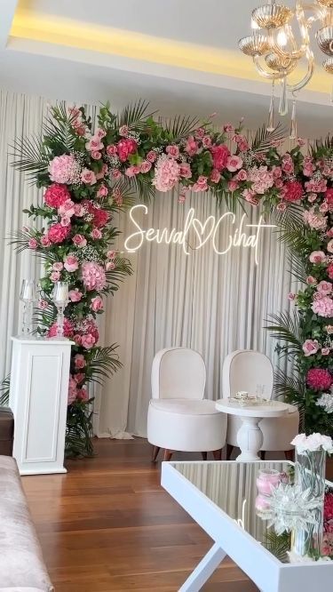 Backdrop Curtain Ideas Wedding, Engagement Backdrop Ideas, Party Photo Background, Engagement Stage Decoration, Nikah Decor, Home Flower Decor, Simple Stage Decorations, Pink Engagement, Wedding Swag