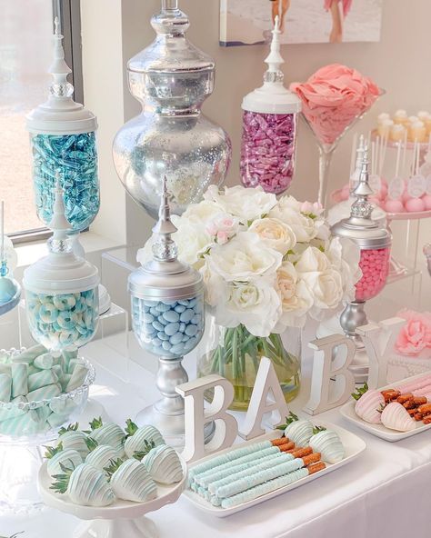 Gender Reveal Sweets Table, Gender Reveal Candy Table, Gender Reveal Candy, Boy Cakes, Boy Gender Reveal, Baby Shower Cakes For Boys, Baby Reveal Party, Gender Reveals, 70th Birthday Parties