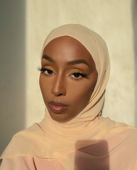 Hijabi Makeup Looks, Hijabi Makeup, Romantic Makeup, Brown Girls Makeup, Natural Beauty Makeup, Makeup For Black Skin, Protective Hairstyles Braids, Glamour Makeup, Beautiful Muslim Women