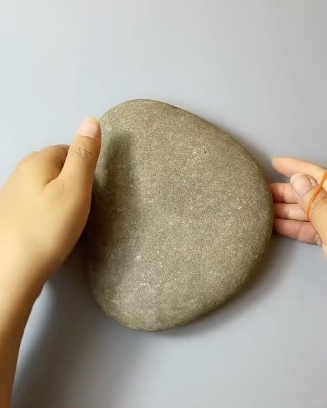 Arts Terra | Painting on stones 🪨🖌️ 1, 2, 3, or 4? Credit: youzaijiejie521 / 悠哉手绘 on Douyin | Instagram Stone Art Diy, Paint Rock, Sketch Painting, Rock Painting Designs, Creative Activities, Diy Art Painting, Stone Art, Stone Painting, Painting Crafts