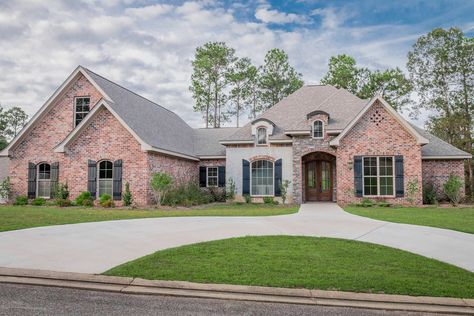 Davis Road House Plan Huge Laundry Room, Side Garage, French Country House Plans, Road House, Luxury Bedroom Master, Custom Shower, Craftsman House Plans, Country House Plans, House Elevation