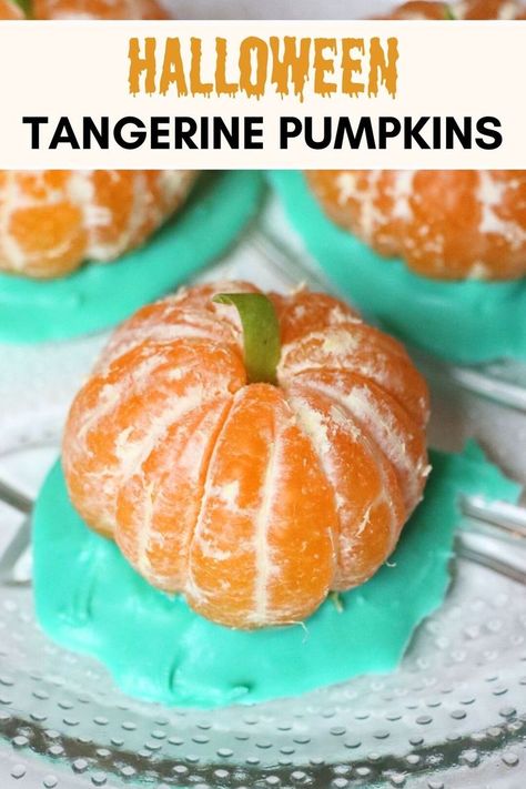 halloween tangerines that look like pumpkins on a grass Tangerine Pumpkins, Healthy Halloween Desserts, Easy Care Hairstyles, Spooky Food, Make Halloween, Healthy Halloween, Green Apples, Healthy Treat, Dinner Themes