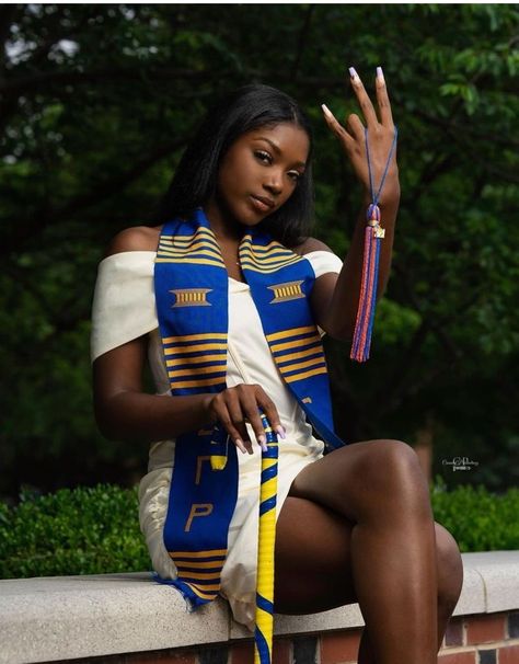 Greek Graduation Pictures, Sigma Gamma Rho Graduation Pictures, Sgrho Graduation Pictures, Graduation Pictures 2023, Sigma Gamma Rho Photoshoot, Sgrho Photoshoot, 2026 Graduation, Graduation Goals, Graduation Board