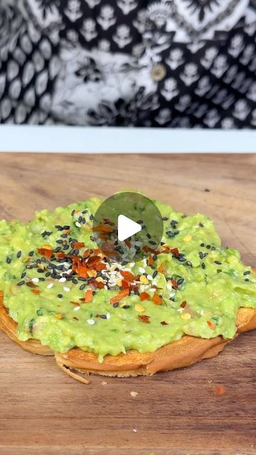 hungrymahi | cooking easy Adipoli recipes | asmr | food on Instagram: "STREET STYLE AVOCADO TOAST 😌😋

Ingredients 

Avocado 2
Onion 1/2
Tomato 1 medium 
Coriander leaves 
Olive oil
Black salt
Lime 1
Green chutney 
Sesame seeds-  Black and white 
Chilly flakes

Follow @hungrymahi  if you liked the recipe video 🥰 ❤️

Snack, evening, cooking, easyrecipe, asmr, toast

#asmr #avacado #homemade" Black Sesame Seeds Recipes, Asmr Food, Cooking Easy, Green Chutney, Black Salt, Coriander Leaves, Recipe Video, Sesame Seeds, Chutney