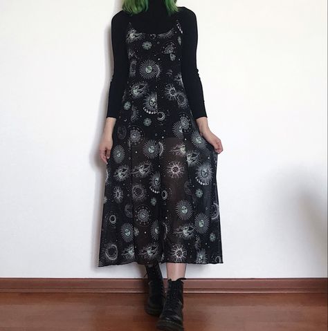 Witchy Office Fashion, Witch Aesthetic Dress, Witchcraft Aesthetic Outfit, Moon Core Aesthetic Outfits, Witchy Dress Aesthetic, Witch Core Aesthetic Outfit, Witchy Inspired Outfits, Modern Witchy Outfits, Grunge Witch Outfits