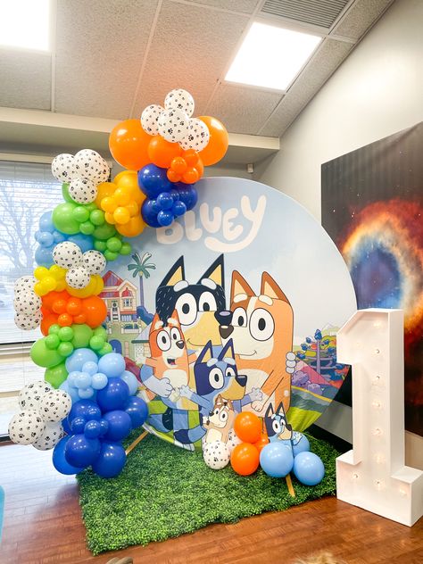 Bluey 1st Birthday Photoshoot, 1st Birthday Boy Bluey Theme, Bluey Birthday Backdrop Ideas, Bluey Birthday Party Balloons, Bluey Theme Birthday Party Decorations, Bluey Birthday Party Themes, Bluey 1st Birthday Party For Boys, Bluey Birthday For Boys, Bluey Birthday Balloon Arch