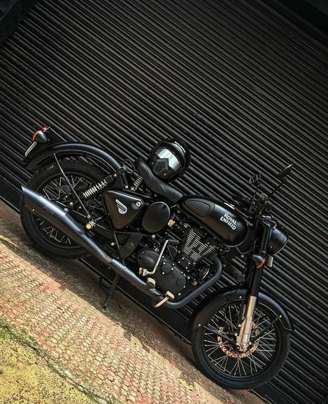 Rate This Click From 1 To 10..?? . . . . PC @bullet_lovers_._ . . . . . . . . . . . . #royalenfield #enfield #bullet #bulletlovers… Bulat Bike, Royal Bike, Business Attitude, Royal Enfield Hd Wallpapers, Royal Enfield Classic 350cc, Bullet 350, Classic 350 Royal Enfield, Bike Modified, Royal Enfield Wallpapers