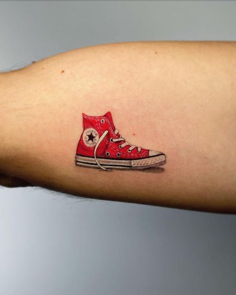 Converse Tattoo Design, Converse Shoe Tattoo Ideas, Converse Tattoo Ideas, Micro Realism Tattoo Men, Shoe Tattoo Ideas, Hyper Realism Tattoo, Small Realism Tattoo, Micro Realism Tattoo Design, Sneaker Tattoo