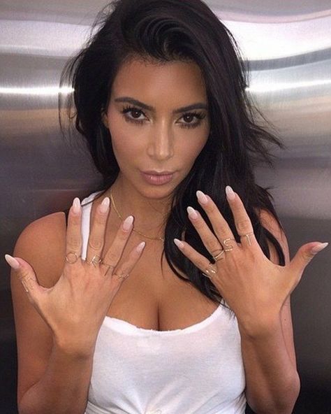 Nail Color 2023, Khloe Kardashian Nails, Kim Kardashian Nails, Kardashian Nails, Natural Nail Shapes, Nail Shapes Squoval, Celebrity Airport Style, Different Nail Shapes, Squoval Nails