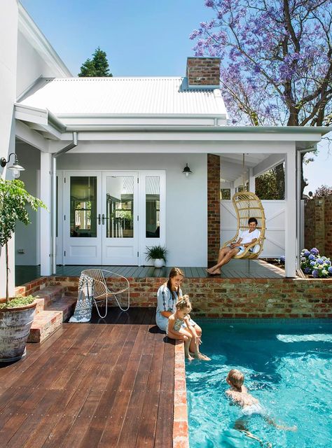 The owners of an 'old' Australian' style home in South Perth have given it a contemporary update and earnt themselves a gold star for energy efficiency thanks to the implementation of eco friendly design elements. Casa Exterior, Australian Homes, Eco Friendly House, House Goals, Pool Designs, Style Home, Backyard Pool, Outdoor Design, Pool House