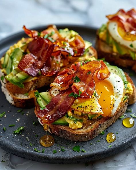 Avocado Toast With Bacon And Egg, Avocado Toast Recipes With Egg, Avocado Brunch Recipes, Avocado Toast Sandwich, Eggs On Toast Aesthetic, Avocado Toast With Bacon, Avocado Egg Toast Aesthetic, Eggs Benedict Ideas, September Breakfast Ideas