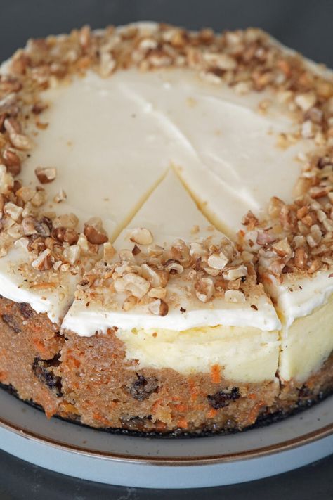 Carrot Cake Cheesecake Easter Carrot Cake Cheesecake, Carrot Cheesecake Recipe, Carrot Cake Cheesecake Recipe, Carrot Cake Topping, Carrot Cheesecake, Easter Carrot Cake, Cheesecake Desserts Recipes, Individual Cheesecakes, Carrot Cake Cheesecake